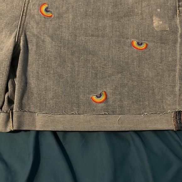 Lane Bryant Signature Fit Boyfriend Midi Short with rainbows Size 18 NWT - Picture 4 of 6